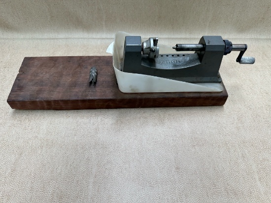 LYMAN UNIVERSAL CASE TRIMMER