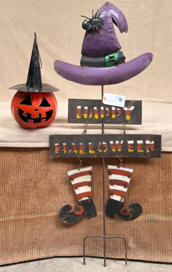 LOT OF METAL HALLOWEEN DECOR