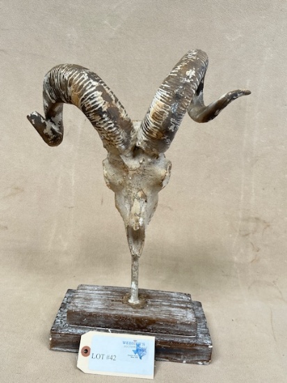 HORNED SKULL STATUE