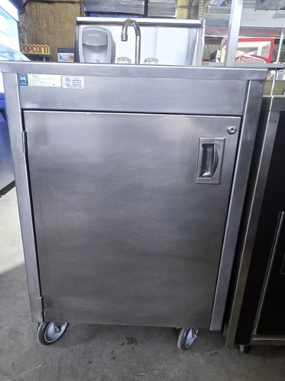 QUAL-SERVE STAINLESS STEEL MOBILE SINK