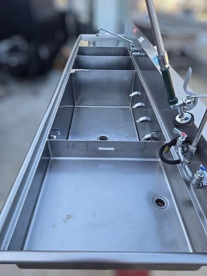 LARGE MULTI-COMPARTMENT COMMERCIAL SINK W/ DRAINBOARD