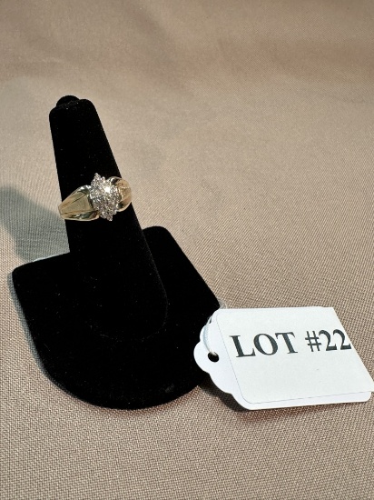 10K YELLOW GOLD & DIAMOND CLUSTER RING