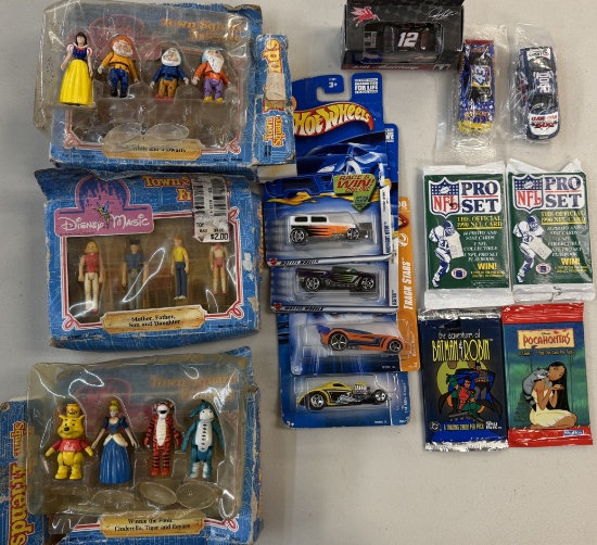 LARGE LOT OF VINTAGE TOYS & CARDS