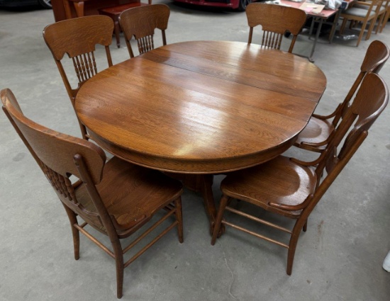 ANTIQUE OAK PEDESTAL DINING TABLE W/ 6 CHAIRS