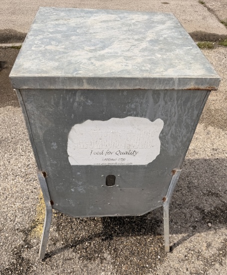 ALL-SEASONS FEEDER W/ CONTROLLER & SOLAR PANEL