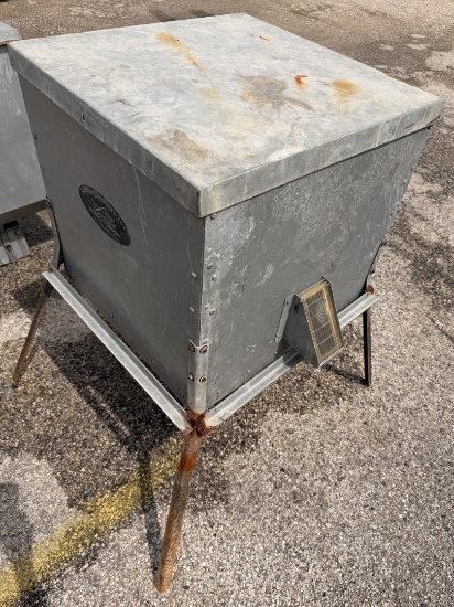 ALL-SEASONS FEEDER W/ CONTROLLER & SOLAR PANEL