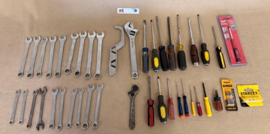LARGE LOT OF HAND TOOLS