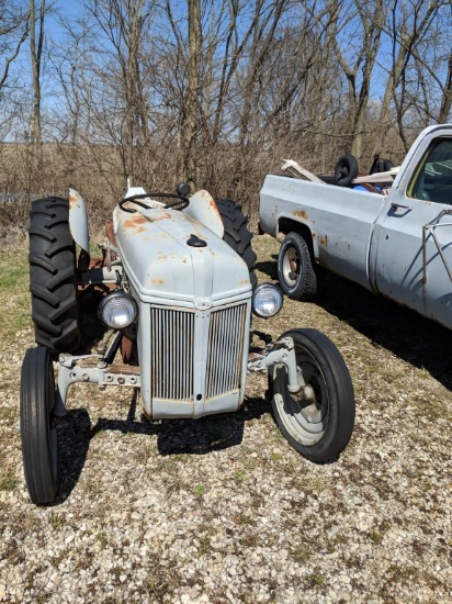 Ford 9N Tractor (Needs some work)