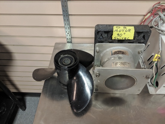 Outboard motor swivel and propeller