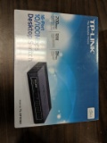 TP-LINK 16-port 10/100 desktop switch