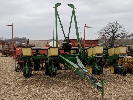 John Deere 7200 Corn Planter