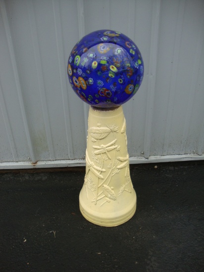 Garden Gazing Globe w/pottery base