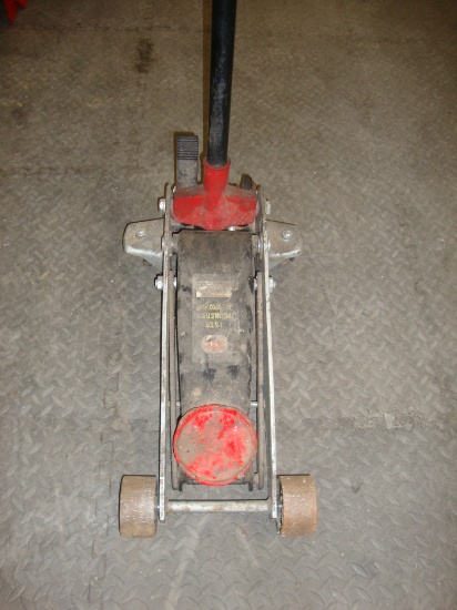 3 1/2 Ton Hydraulic floor jack