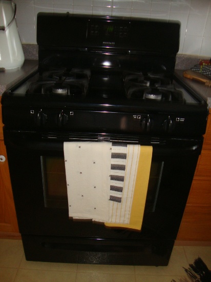 Frigidaire Nat. Gas stove