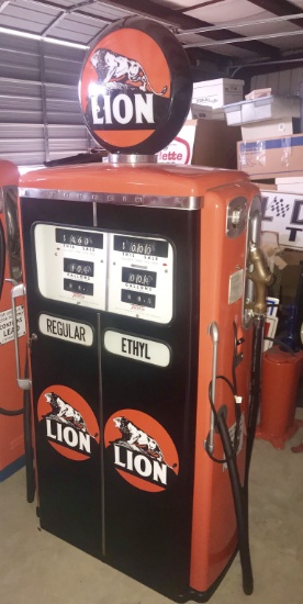 LION Vintage Double gas pump