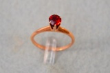 10k Gold Ladies Solitaire Ring W. Garnet