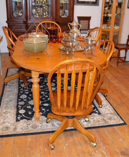 Knotty Pine Dining Table w/ (5) Chairs