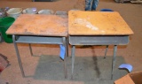 (2)desks