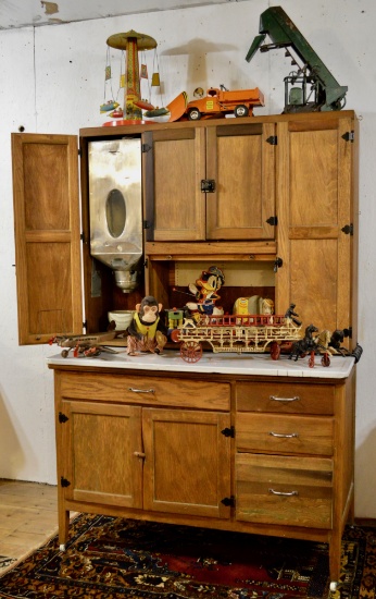 Oak Kitchen Queen W/ Flour Bin & Enamel Work Top