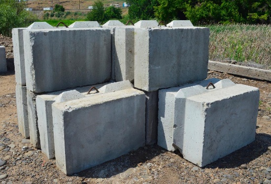 (8)Concrete Barriers