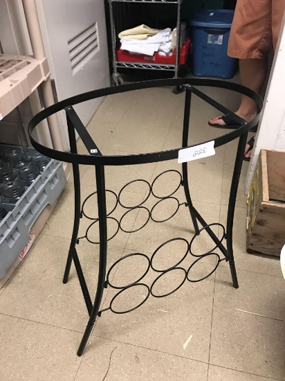 Small wine table and cloth napkins