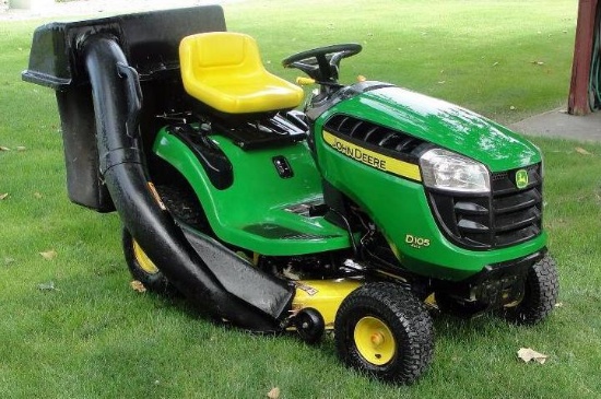 John Deere D 105 Riding Mower - 2014 - w/ Manuals - Fully Operational w/ Rear Bagger