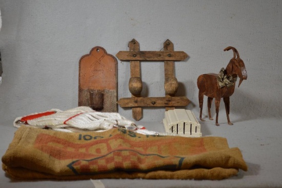 Assortment of Wall Art.