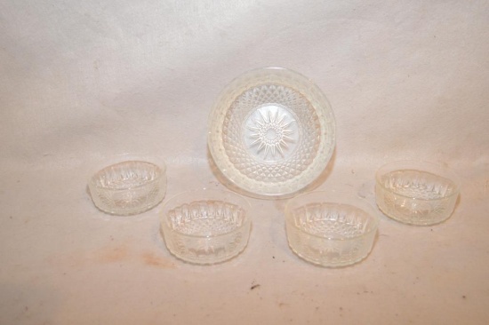 Vintage Arcoroc France Salad Bowel and 4 Bowls.