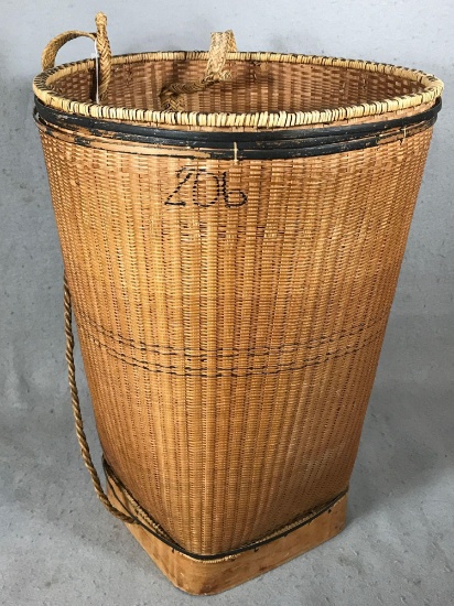 19" Wicker Basket W/ Back Staps
