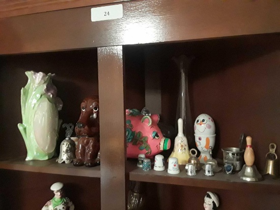 Assorted decorative items