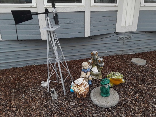 (9) assorted lawn decorations