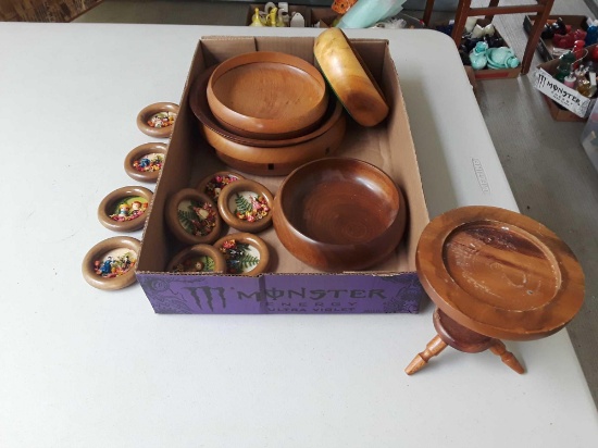 (6) wooden candle holders (9) decorative miniature scenes