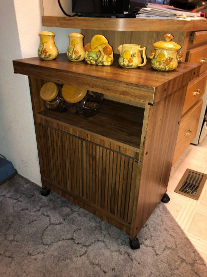 Kitchen Island & Contents