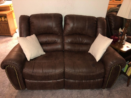 Cheers Leather Love Seat w/ Recliner