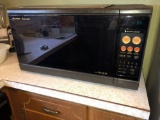 900 Watt Sharp Carousel Microwave