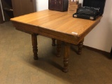 Solid Oak Turned 5-Leg Dining Table w/ (5) Leaves, Circa 1900's