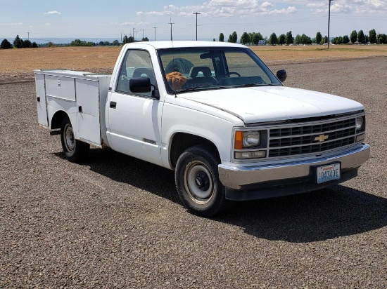 1991 Chevy Cheyenne 2500 White w/ Knapeheide Utility Box