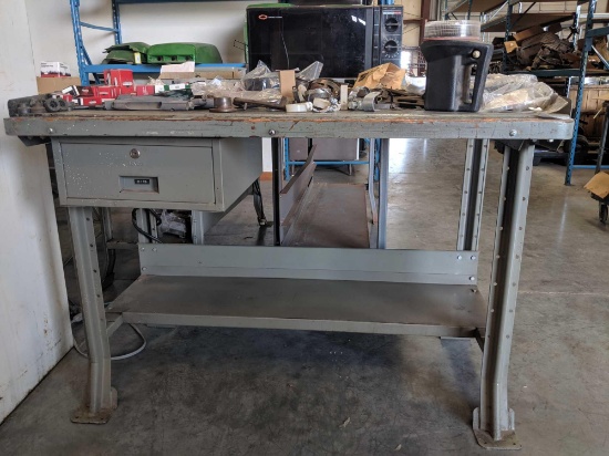 4'W x 30"D x 37-12"H Single Drawer Metal Work Bench w/ (4) 110v Power Receptacles