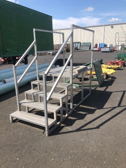 Aluminum Step Ladder w/ Platform