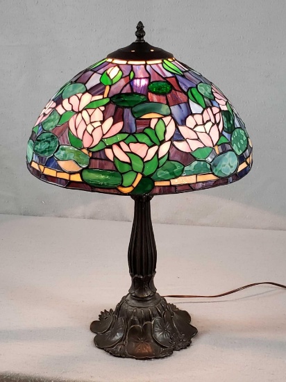 Tiffany Style Table Lamp w/ Lily Pad Motif