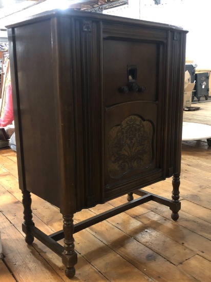 Columbia Phonographic Inc. Chassis Model 100 Tube Radio