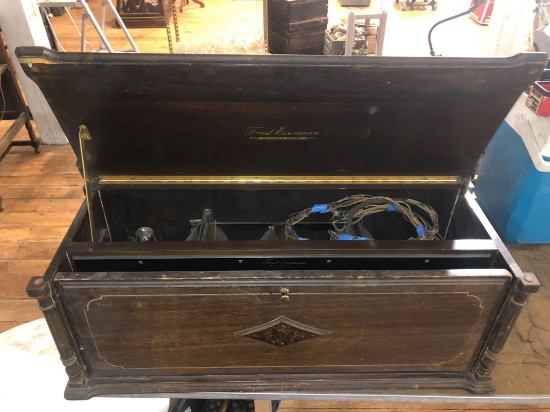 Freed Eisemann Co. Model NR-20 6V Broadcast Receiver Radio