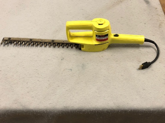 Skil Hedger Model 527 1, 6hp, 215V, 2.3Amp, 13-1/2" Blade