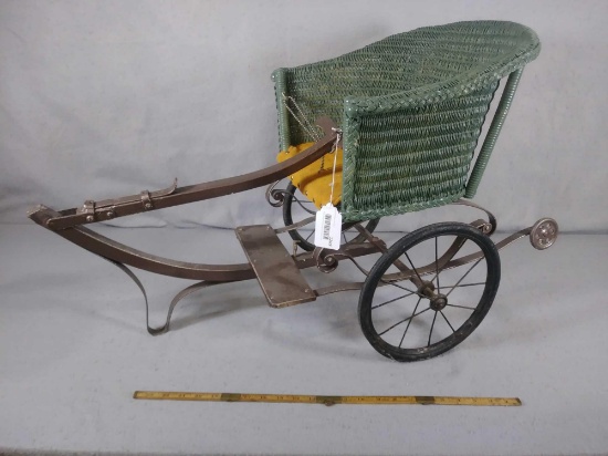 (1)Vintage child?s riding wicker pull cart