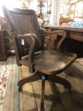 VINTAGE OAK SWIVEL OFFICE CHAIR