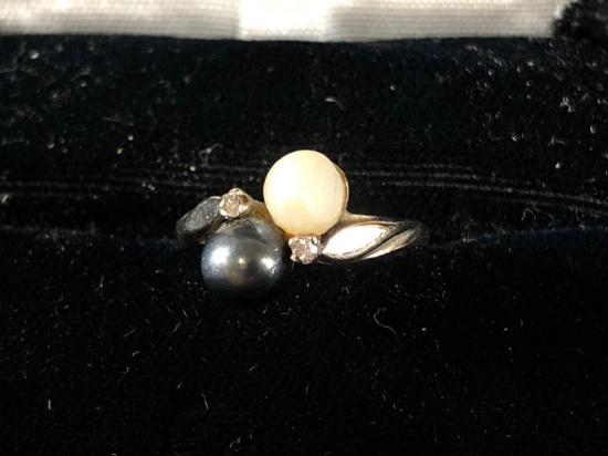 Ladies Two Pearl Ring