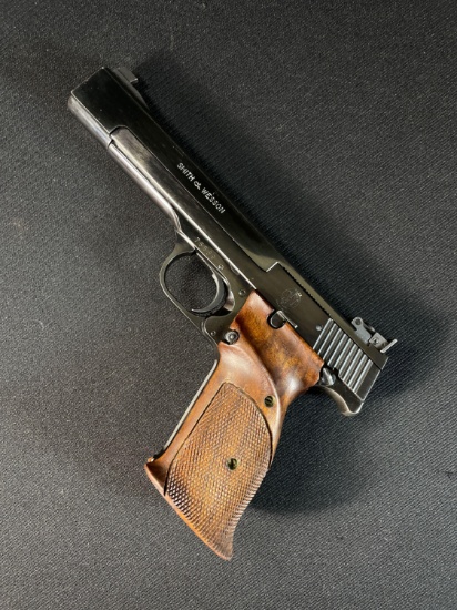 Smith & Wesson Model 41 .22 Heavy 5-1/2" Barrel Semi-Automatic Target Pistol w/ Original Box