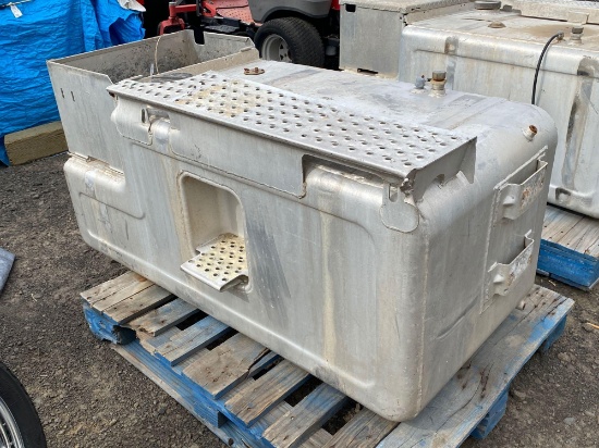 Ford Aluminum 125-Gal Saddle Tank w/ Step & Front Compartment, 2-1/2" Ball Valve