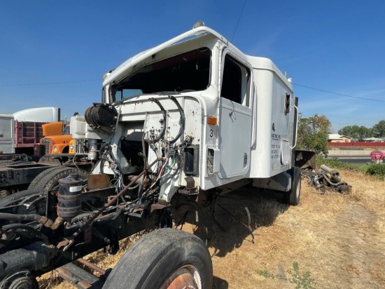 1996 Int'l Navistar, Semi Tractor, For Parts or Salvage