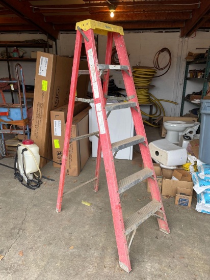 Howard 5'6" Fiberglass Stepladder